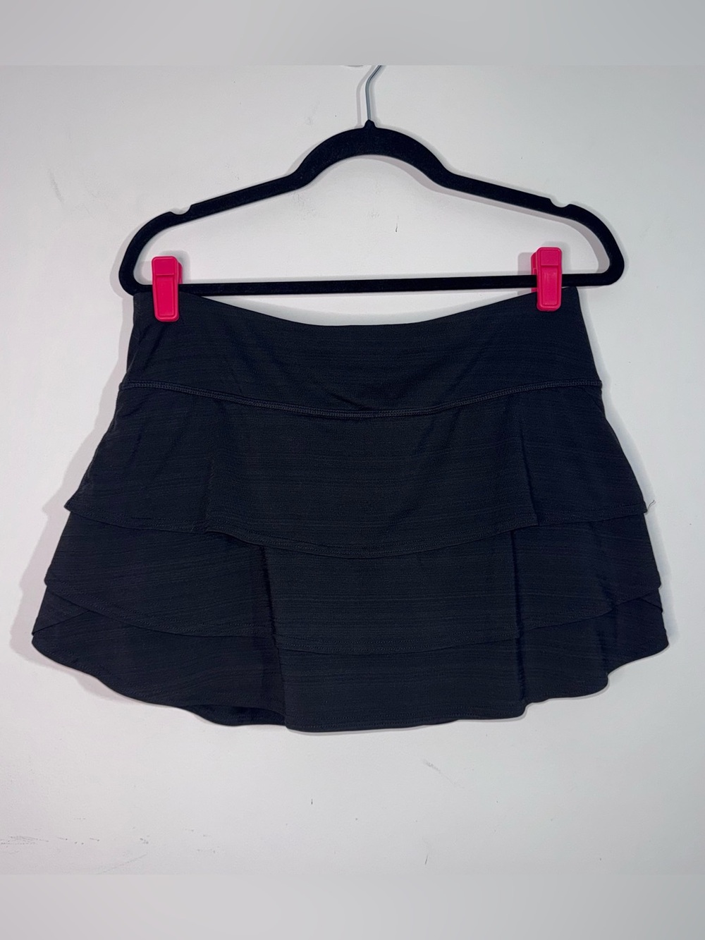 Athleta Stripe Swagger Tiered Ruffle Skort M Black Tennis Pickleball Golf